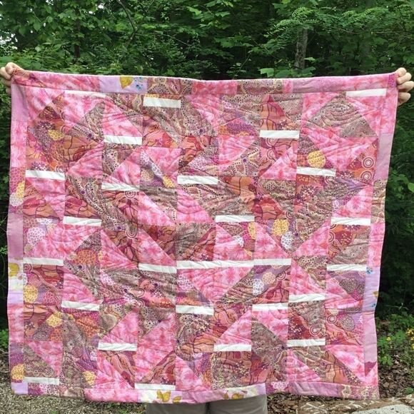 NWT. Hand Crafted Pinks Aboriginal Prints Quilt - Picture 3 of 14